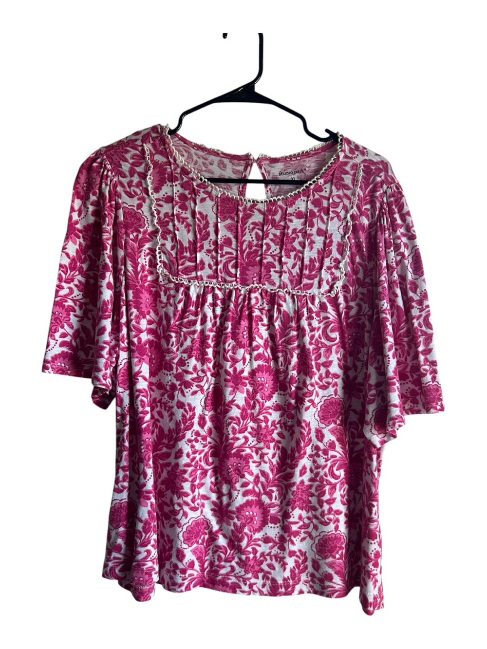 4/$20 Studio Park Pink Women’s Size XL Floral Top